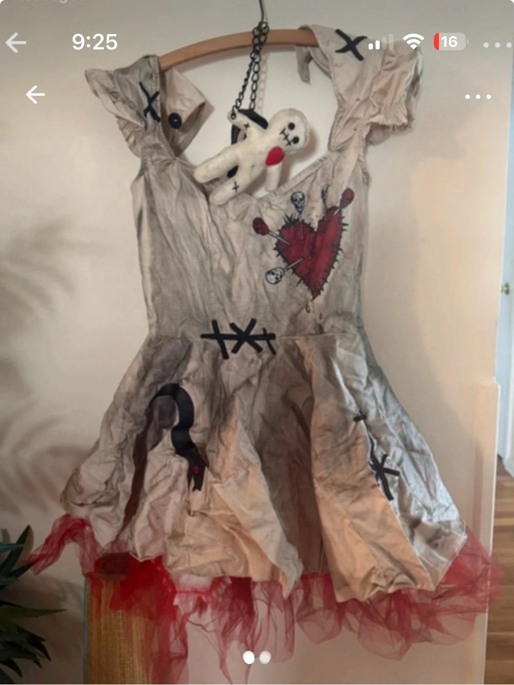 Woman’s costume
Women/Teen ' Voodoo Doll Costume Dress with Red Tulle